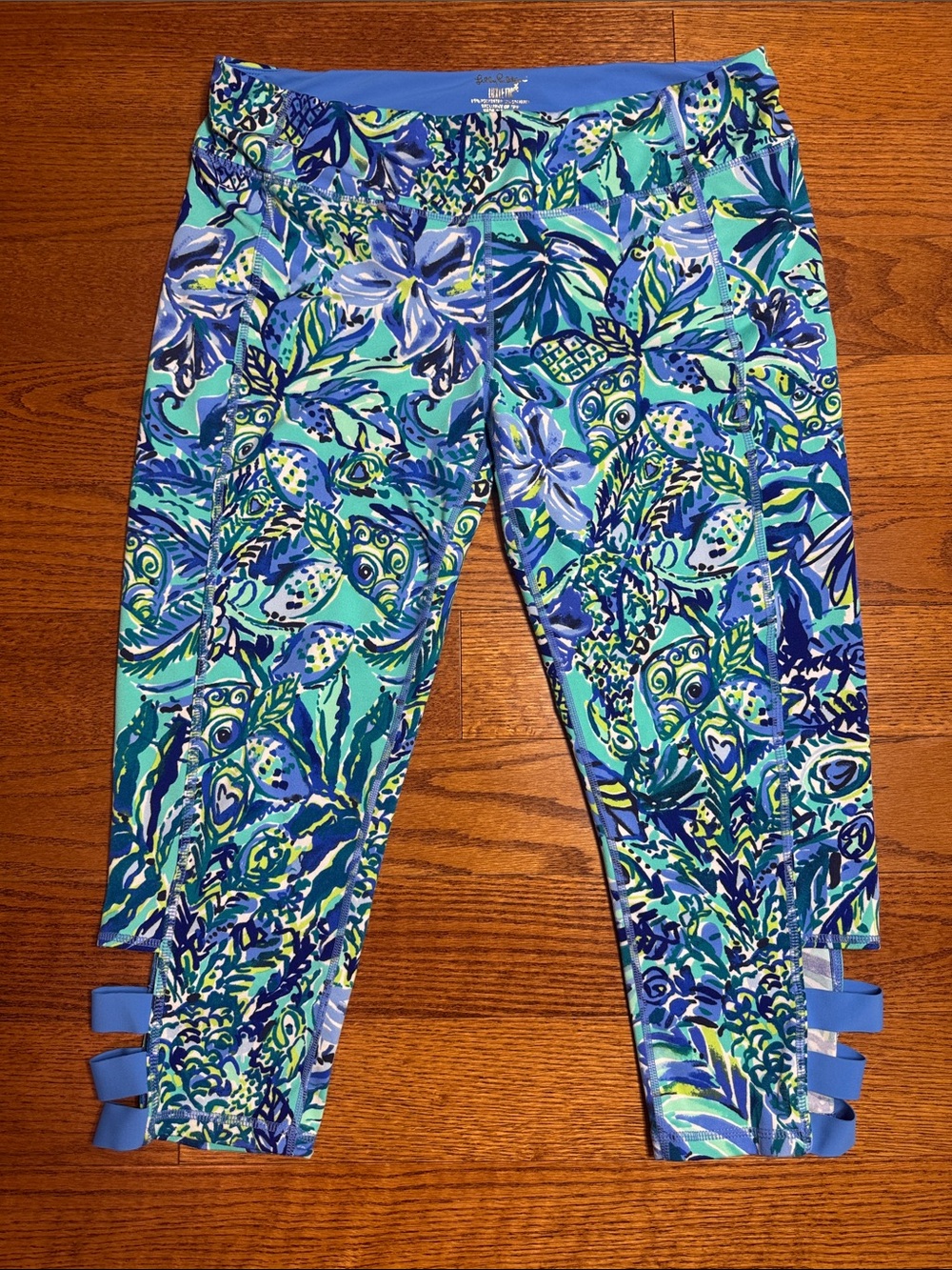 XL Lilly Pulitzer Luxletic Blue & Aqua Floral Capri Leggings Sneak a Beek Print